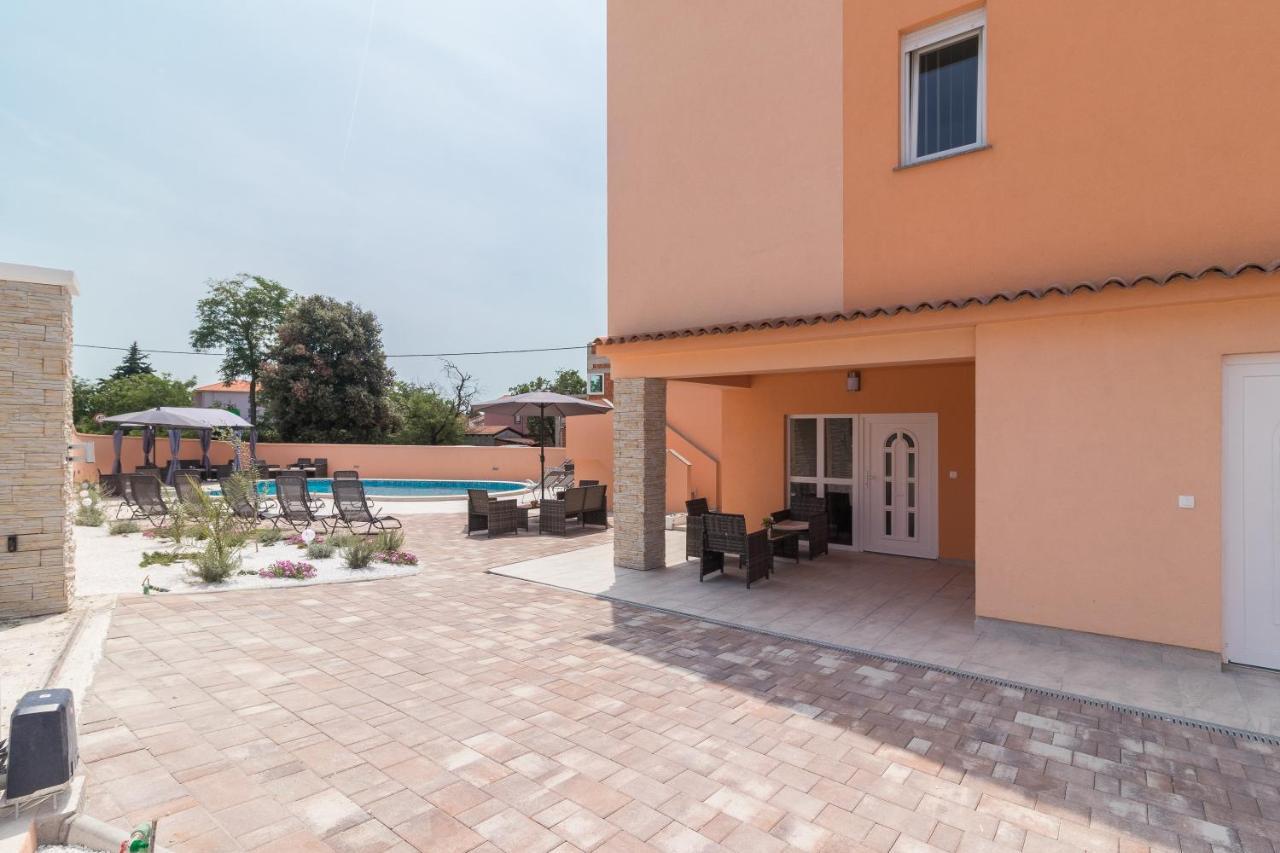 Villa Car Pula Luaran gambar